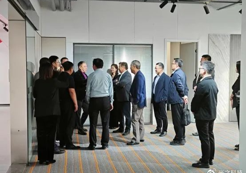 中國建筑業協會、肖緒文院士及鄂爾多斯市領導一行蒞臨光之科技參觀考察